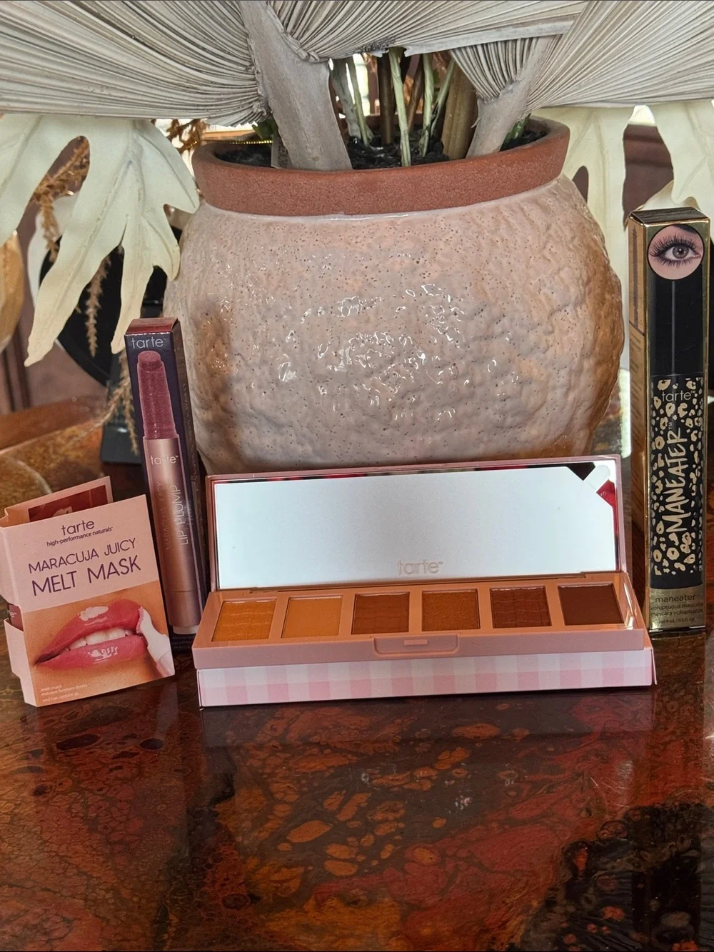 4 Pc Set tarte 6-Eyeshadow Palette, Maneater Mascara, Lip Plump, Melt mask